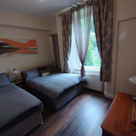 2 Bedrooms Flat Central Edinburgh, Sleeps 6, In The Shadow Of Holyrood Park And Arthur'S Seat With Free Parking, Two Bed Rooms מראה חיצוני תמונה