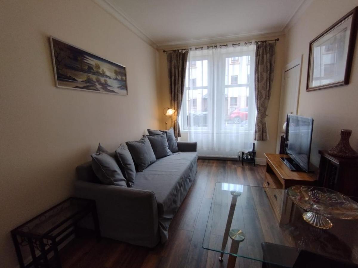 2 Bedrooms Flat Central Edinburgh, Sleeps 6, In The Shadow Of Holyrood Park And Arthur'S Seat With Free Parking, Two Bed Rooms מראה חיצוני תמונה