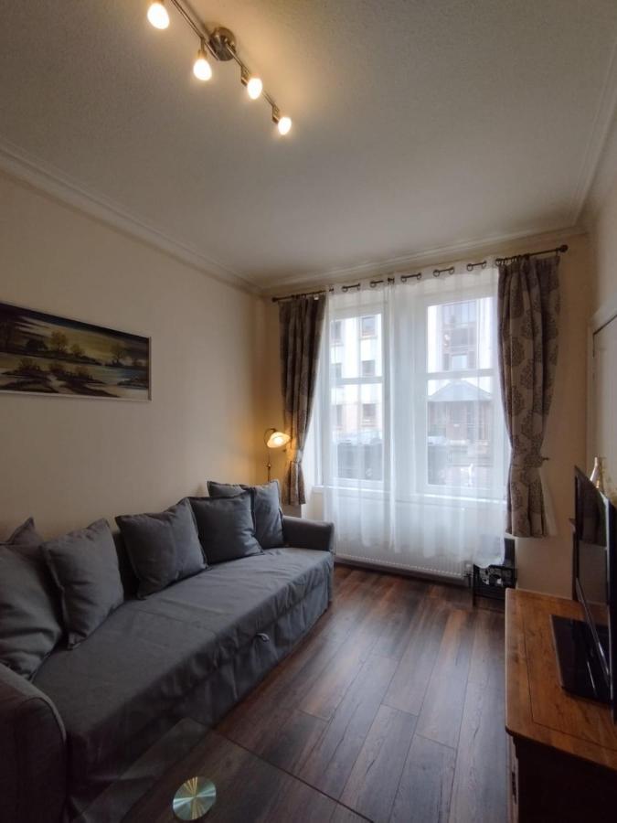 2 Bedrooms Flat Central Edinburgh, Sleeps 6, In The Shadow Of Holyrood Park And Arthur'S Seat With Free Parking, Two Bed Rooms מראה חיצוני תמונה