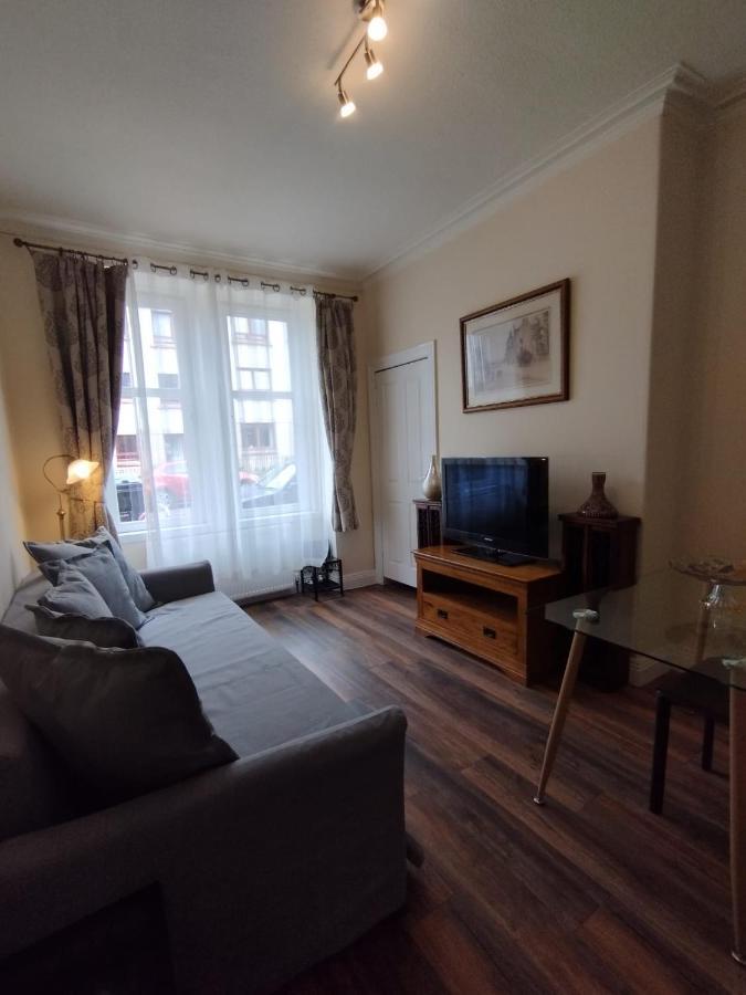 2 Bedrooms Flat Central Edinburgh, Sleeps 6, In The Shadow Of Holyrood Park And Arthur'S Seat With Free Parking, Two Bed Rooms מראה חיצוני תמונה