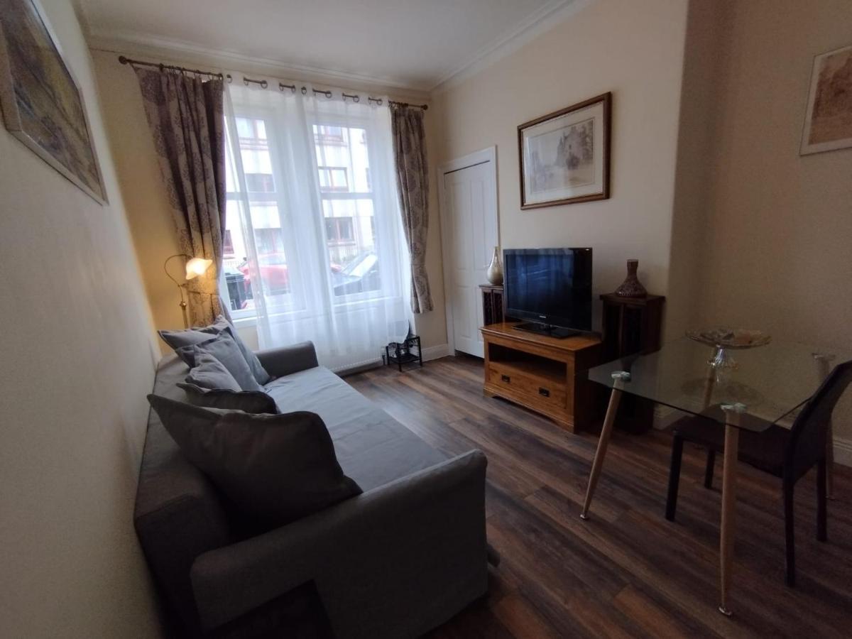 2 Bedrooms Flat Central Edinburgh, Sleeps 6, In The Shadow Of Holyrood Park And Arthur'S Seat With Free Parking, Two Bed Rooms מראה חיצוני תמונה