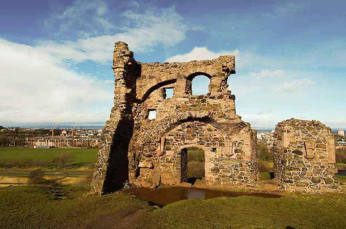 2 Bedrooms Flat Central Edinburgh, Sleeps 6, In The Shadow Of Holyrood Park And Arthur'S Seat With Free Parking, Two Bed Rooms מראה חיצוני תמונה